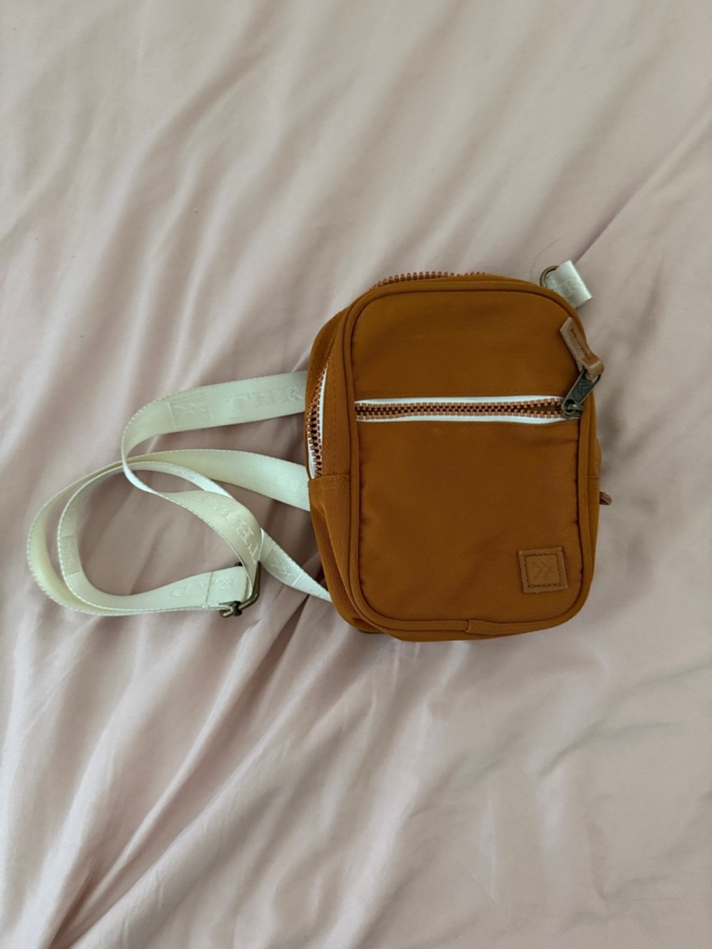 Universal Thread Tarecotta Crossbody Bag with White Strap